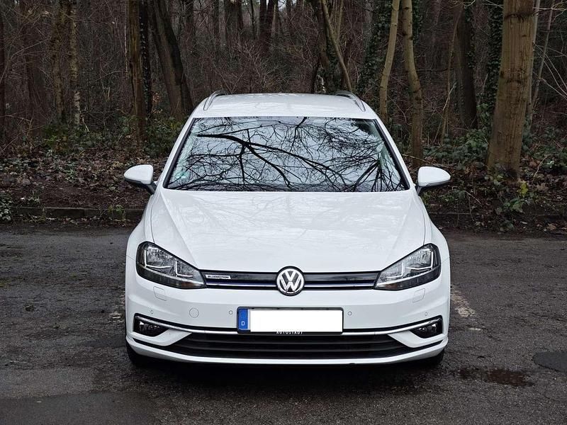 Weiß Gebraucht 2018 VW Golf VII Sound Kombi | 12.300 € (Guter Preis) - Bild 1/4