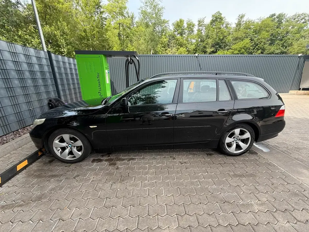 Gebraucht BMW 525 177 PS (130 kW) 2006 Schwarz Kombi
