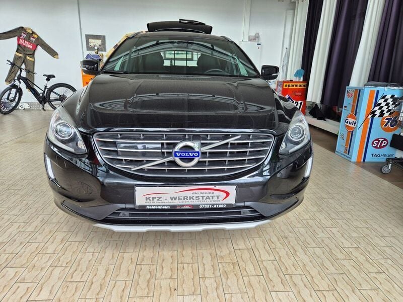Schwarz Gebraucht 2016 Volvo XC60 Summum SUV | 15.890 € (Superpreis) - Bild 1/4