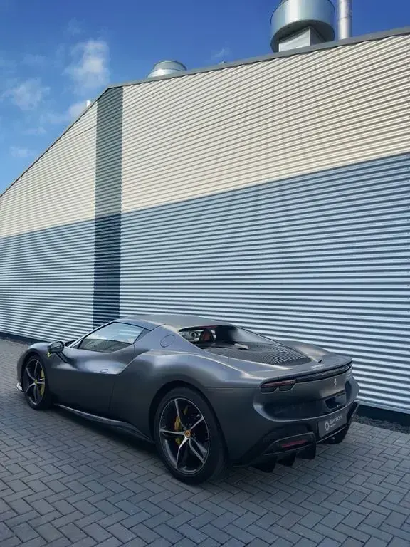 Gebraucht Ferrari 296 829 PS (609 kW) 2023 Grau