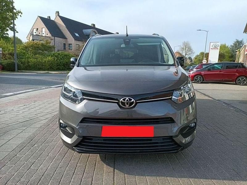 Grau Gebraucht 2024 Toyota Proace City Van | 29.999 € (Etwas zu teuer) - Bild 1/4