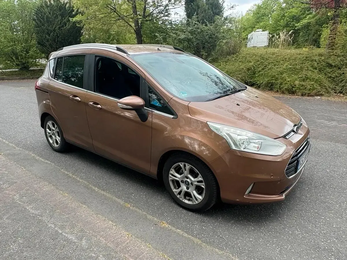 Gebraucht Ford B-MAX Titanium 100 PS (73 kW) 2017 Braun Van / Kleinbus