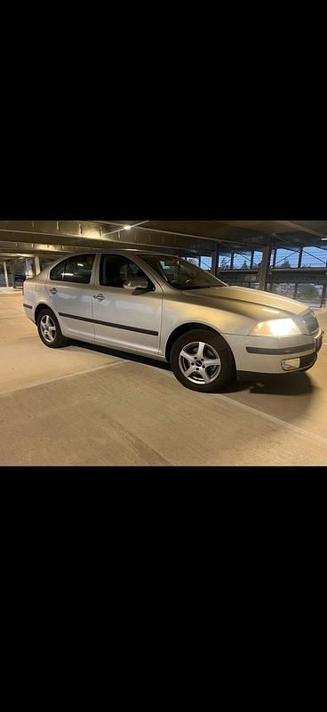 Gebraucht Skoda Octavia 101 PS (74 kW) 2004 Silber Limousine