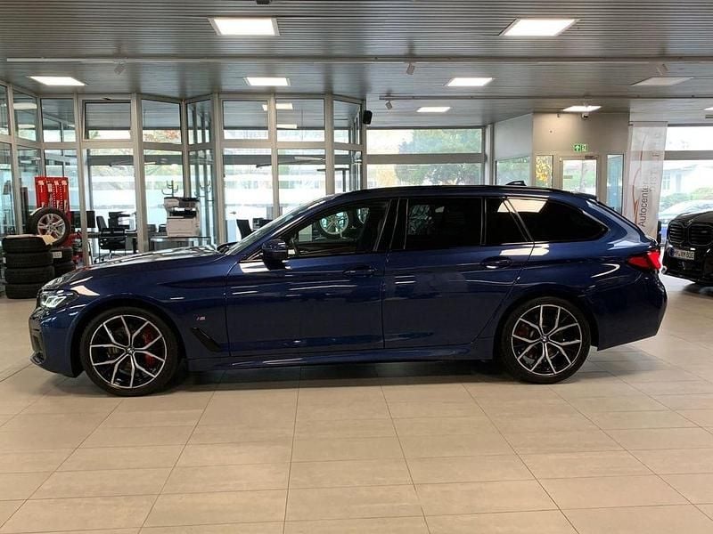 Gebraucht BMW 530 M Sport 245 PS (180 kW) 2023 Blau Limousine