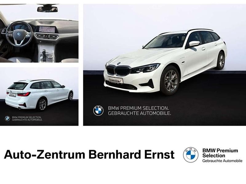 Alpinweiß uni Gebraucht 2022 BMW 320e Sport Line Kombi | 26.300 € (Fairer Preis) - Bild 1/4