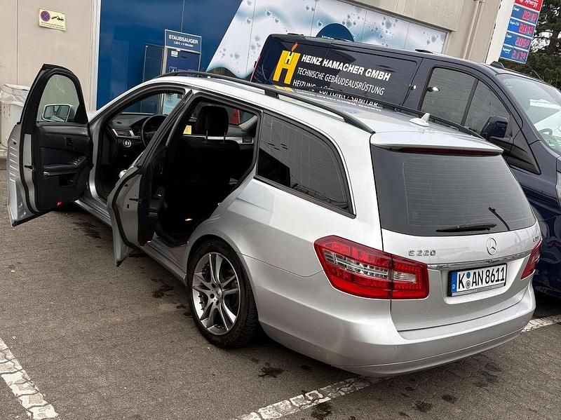 Gebraucht Mercedes E220 Elegance 170 PS (125 kW) 2013 Grau Kombi