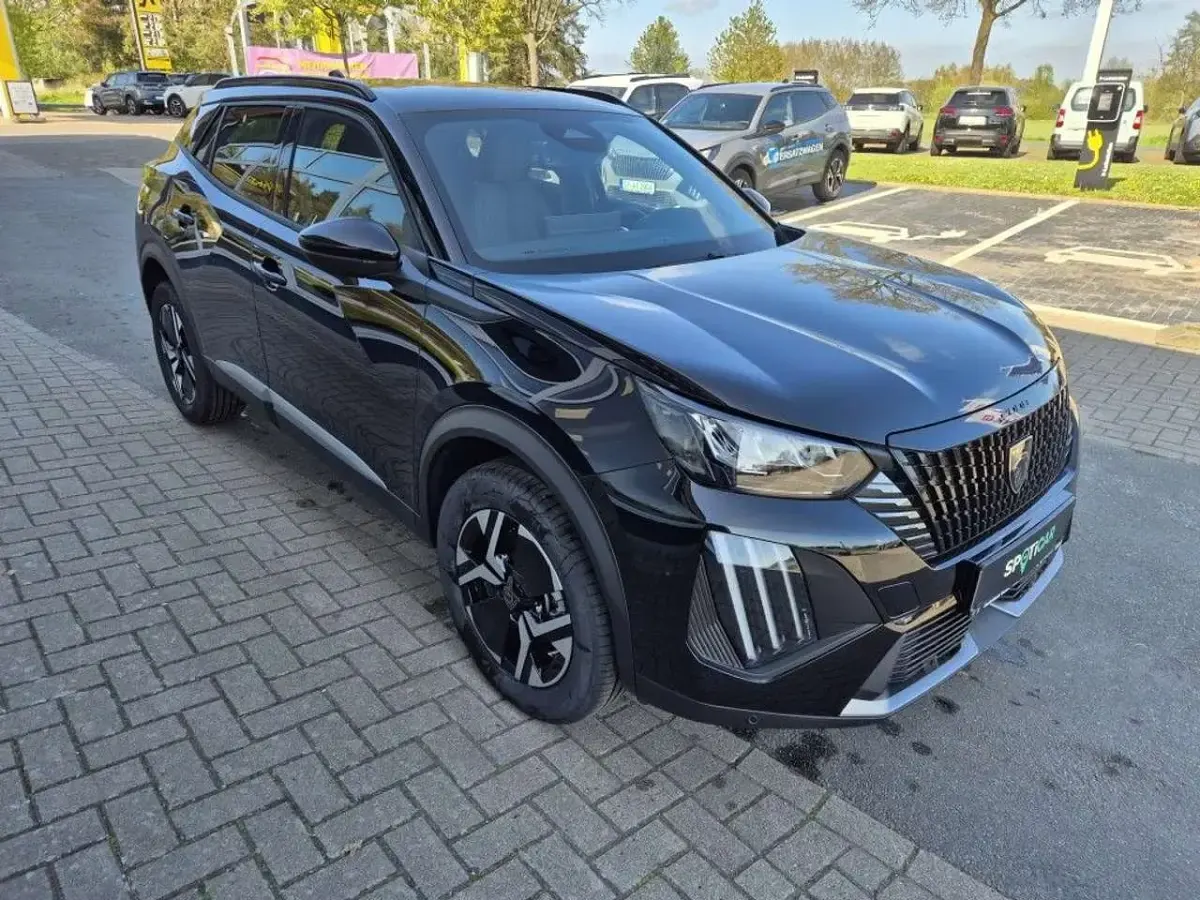 Neu Peugeot 2008 Allure 136 PS (100 kW) 2026 Schwarz SUV