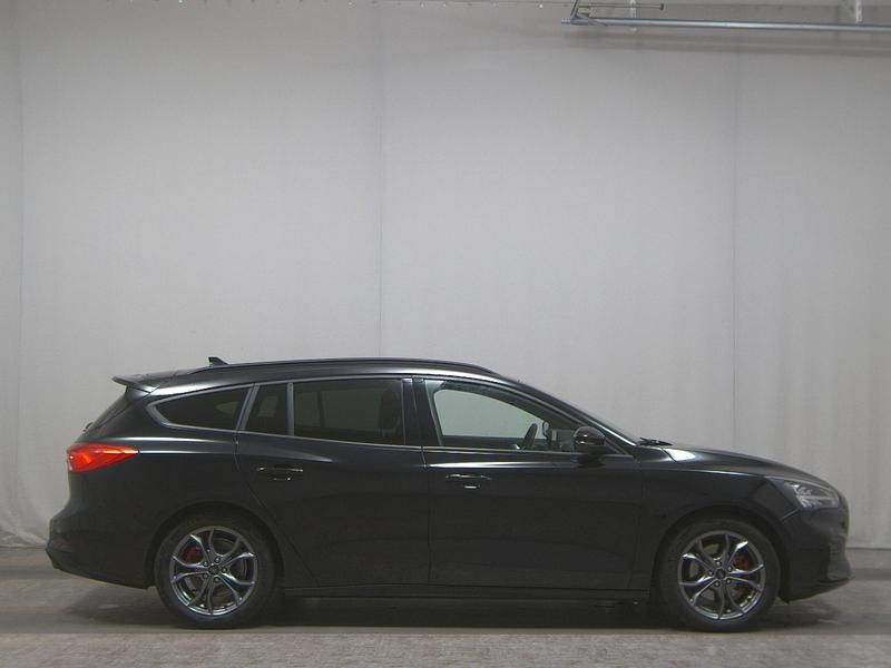 Schwarz Gebraucht 2022 Ford Focus ST-Line Kombi | 15.680 € (Superpreis) - Bild 1/4