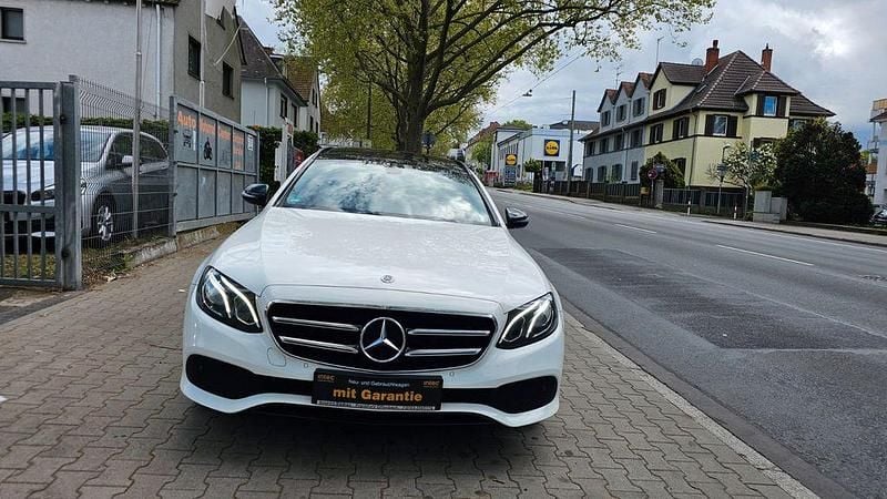 Gebraucht Mercedes E220 194 PS (142 kW) 2018 Weiß Kombi