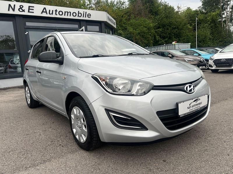 Silber Gebraucht 2014 Hyundai i20 Edition Kleinwagen | 2.890 € (Guter Preis) - Bild 1/4