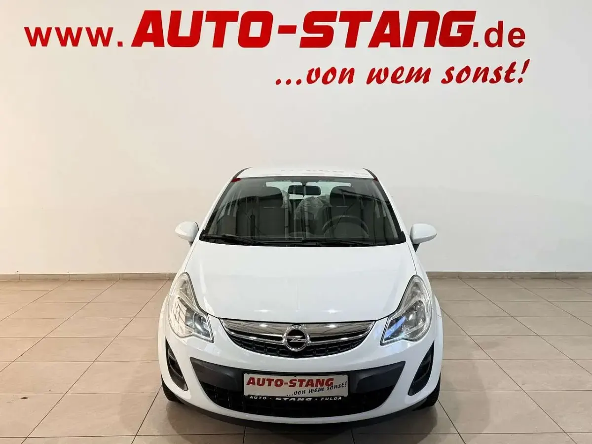 Gebraucht Opel Corsa Selection 69 PS (50 kW) 2012 Weiß Kleinwagen