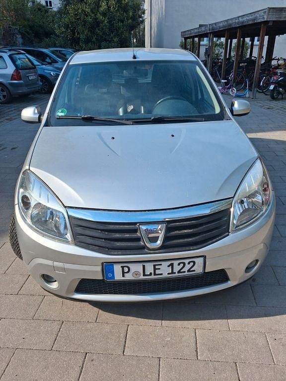 Gebraucht Dacia Sandero 75 PS (55 kW) 2012 Silber Limousine
