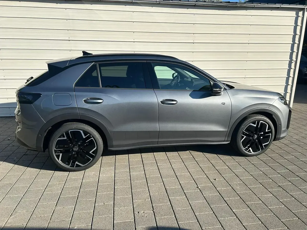 Neu VW T-Roc R-line 150 PS (110 kW) 2026 Wolf grey metallic SUV