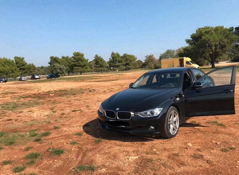 Gebraucht BMW 316 115 PS (84 kW) 2012 Schwarz Limousine