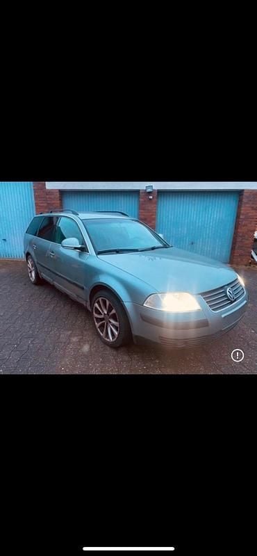Silber Gebraucht 2004 VW Passat Limousine | 1.200 € (Guter Preis) - Bild 1/4