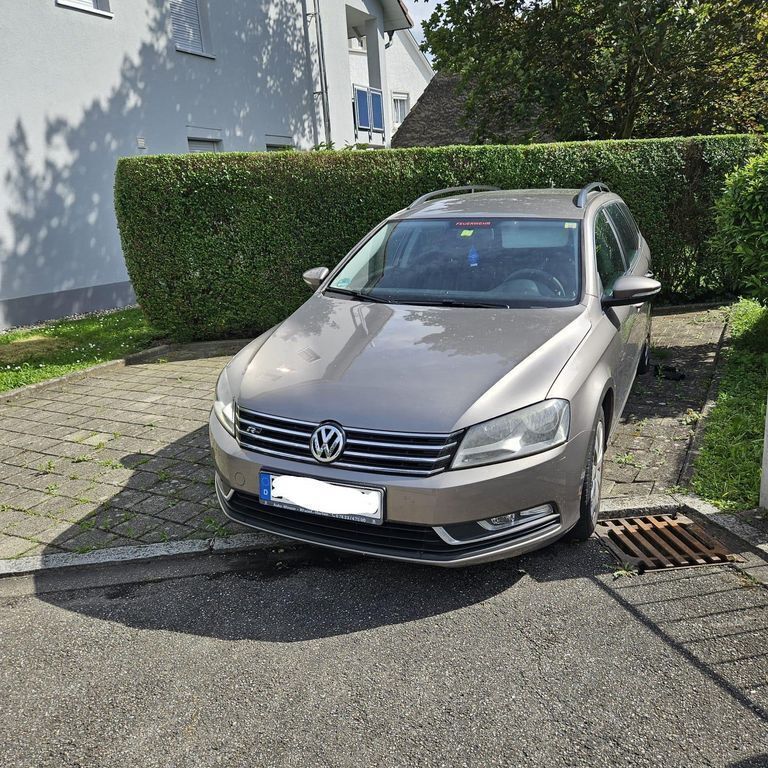 Braun Gebraucht 2011 VW Passat Trendline Kombi | 6.900 € (Fairer Preis) - Bild 1/3