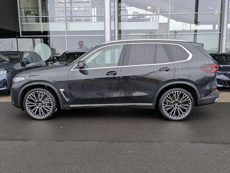 Gebraucht BMW X5 286 PS (210 kW) 2025 Saphirschwarz metallic SUV