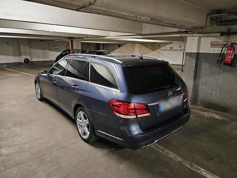 Blau Gebraucht 2025 Mercedes E350 Kombi | 13.200 € - Bild 1/4