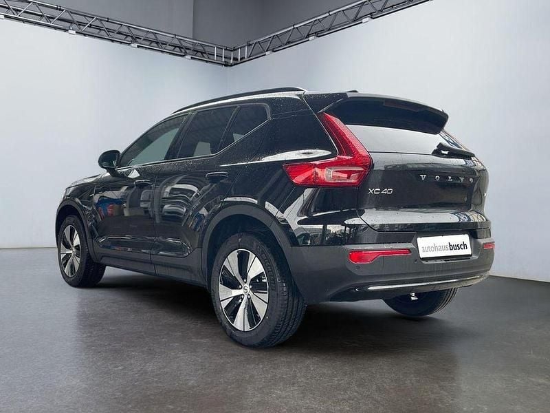 Neu Volvo XC40 Plus 197 PS (144 kW) 2025 Schwarz SUV