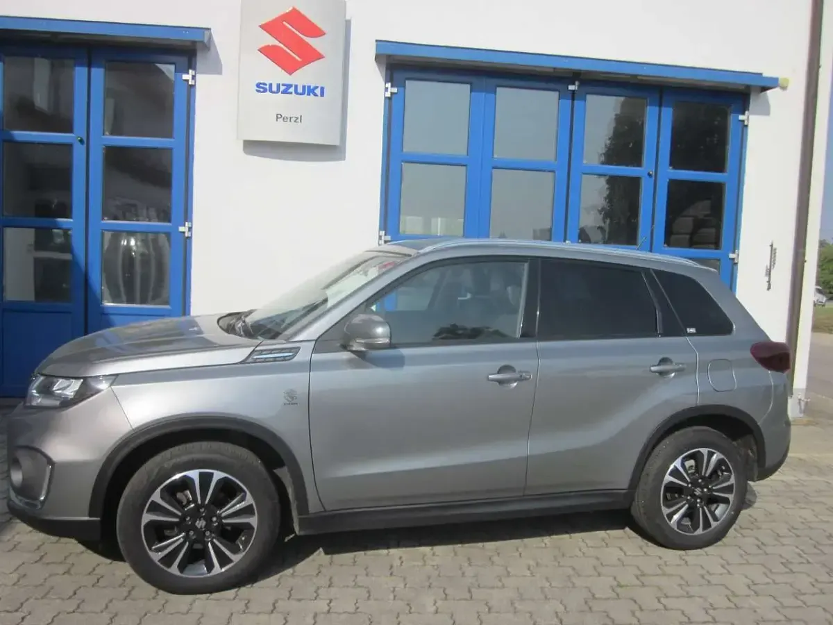 Gebraucht Suzuki Vitara Comfort 129 PS (94 kW) 2023 Galactic gray met. zcd SUV