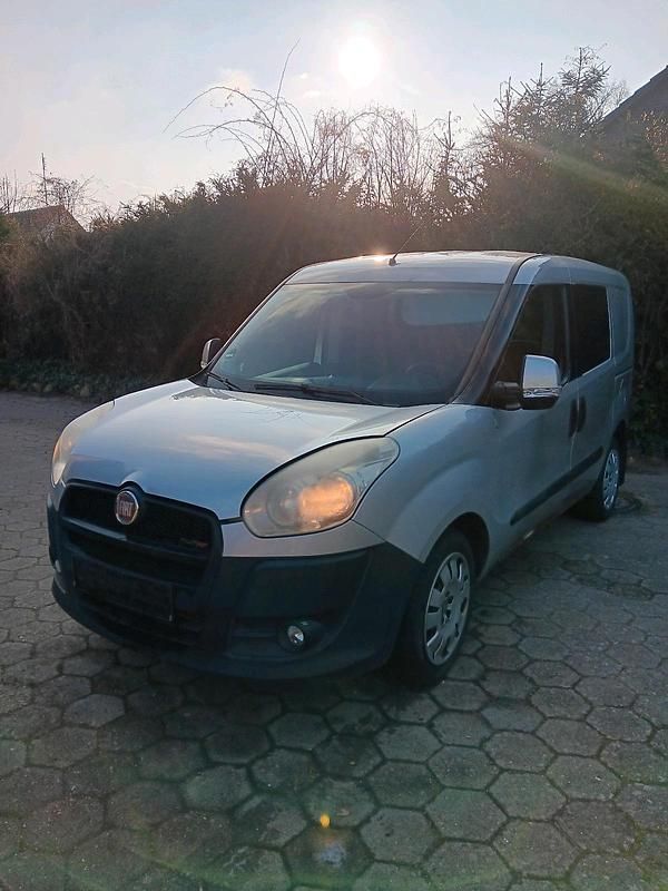 Gebraucht Fiat Doblò 101 PS (74 kW) 2011 Grau Van / Kleinbus