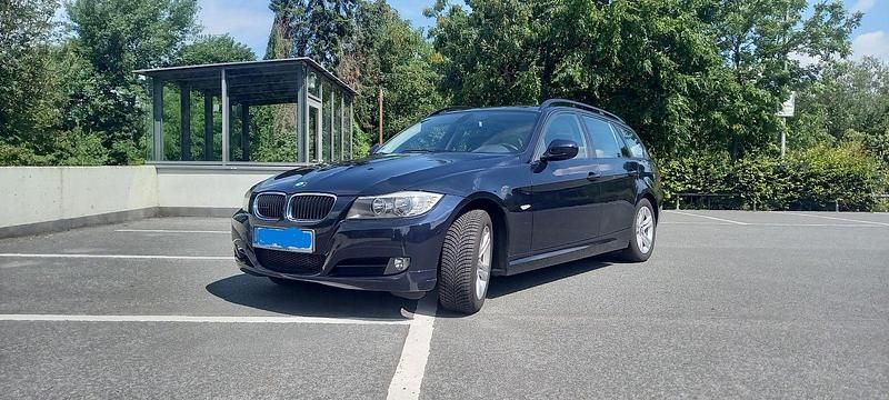 Gebraucht BMW 320 170 PS (125 kW) 2009 Blau Kombi