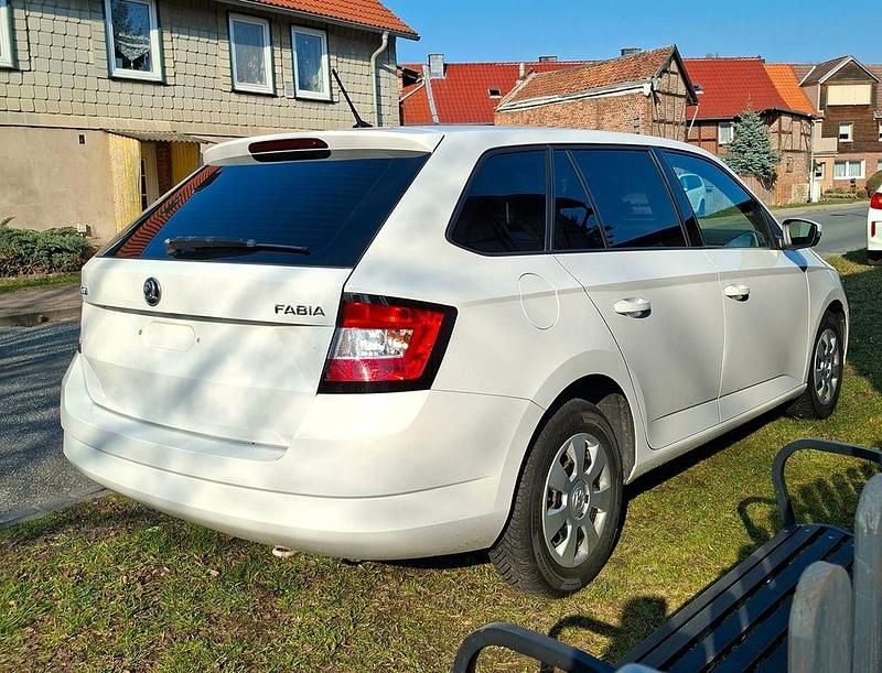 Gebraucht Skoda Fabia 75 PS (55 kW) 2015 Weiß Kombi