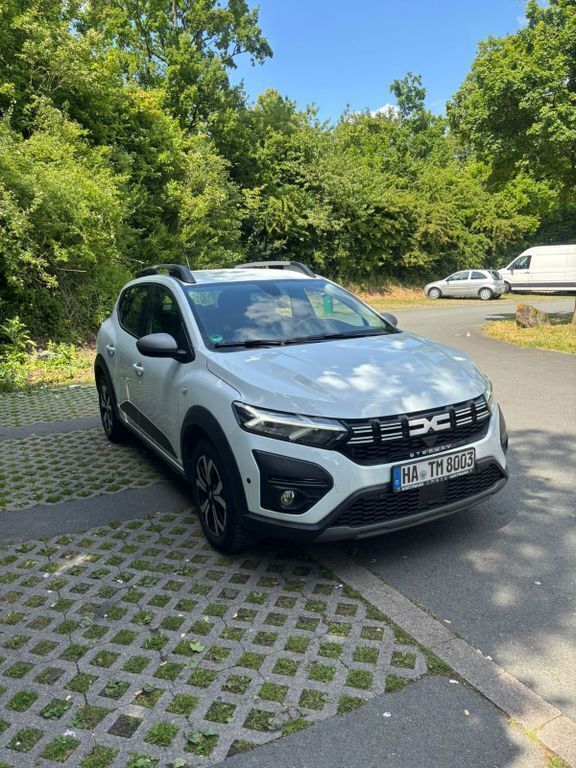 Weiß Gebraucht 2023 Dacia Sandero Expression Kleinwagen | 15.600 € (Fairer Preis) - Bild 1/4