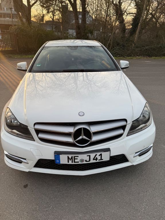 Weiß Gebraucht 2013 Mercedes C220 Avantgarde Coupé | 12.600 € (Guter Preis) - Bild 1/4