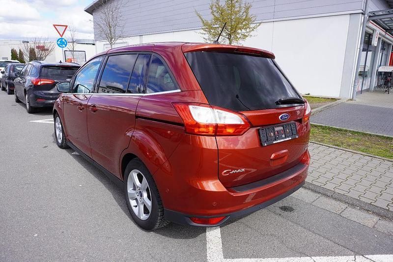 Gebraucht Ford Grand C-Max 150 PS (110 kW) 2017 Rot Van / Kleinbus