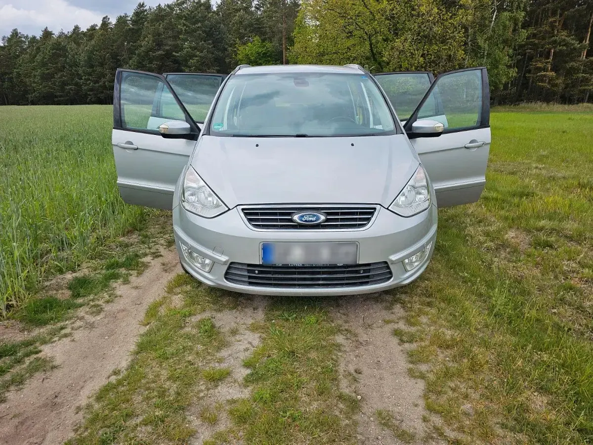 Gebraucht Ford Galaxy 140 PS (102 kW) 2011 Silber Van / Kleinbus