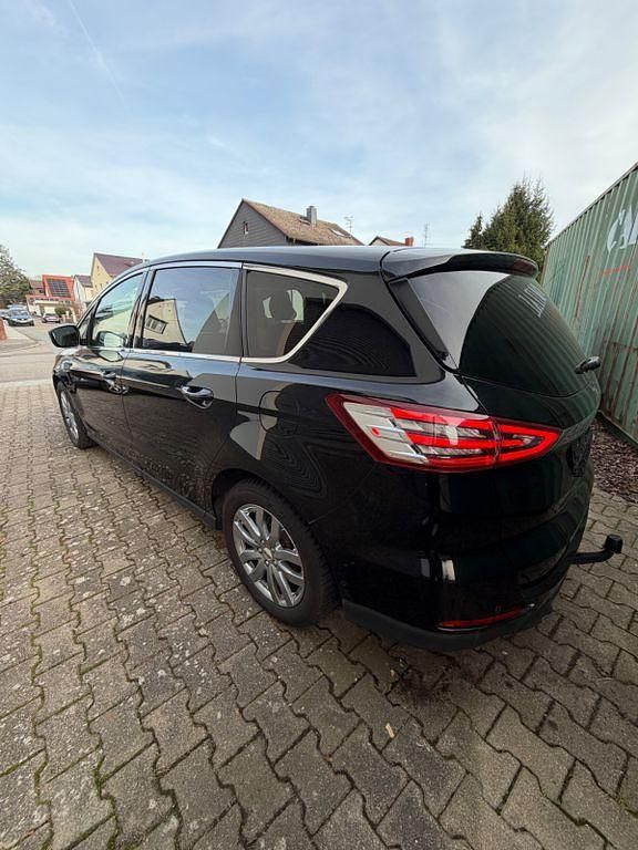 Gebraucht Ford S-MAX Titanium 179 PS (131 kW) 2017 Schwarz Van / Kleinbus