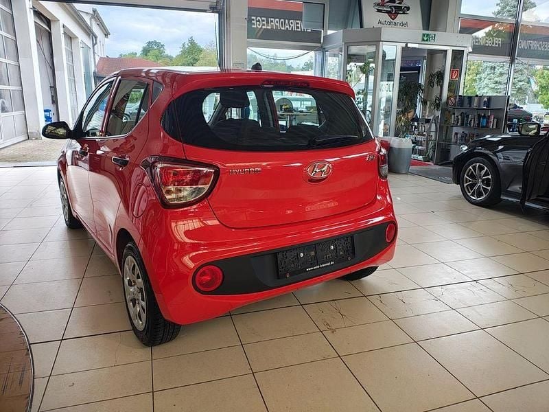 Gebraucht Hyundai i10 Pure 67 PS (49 kW) 2019 Rot Kleinwagen