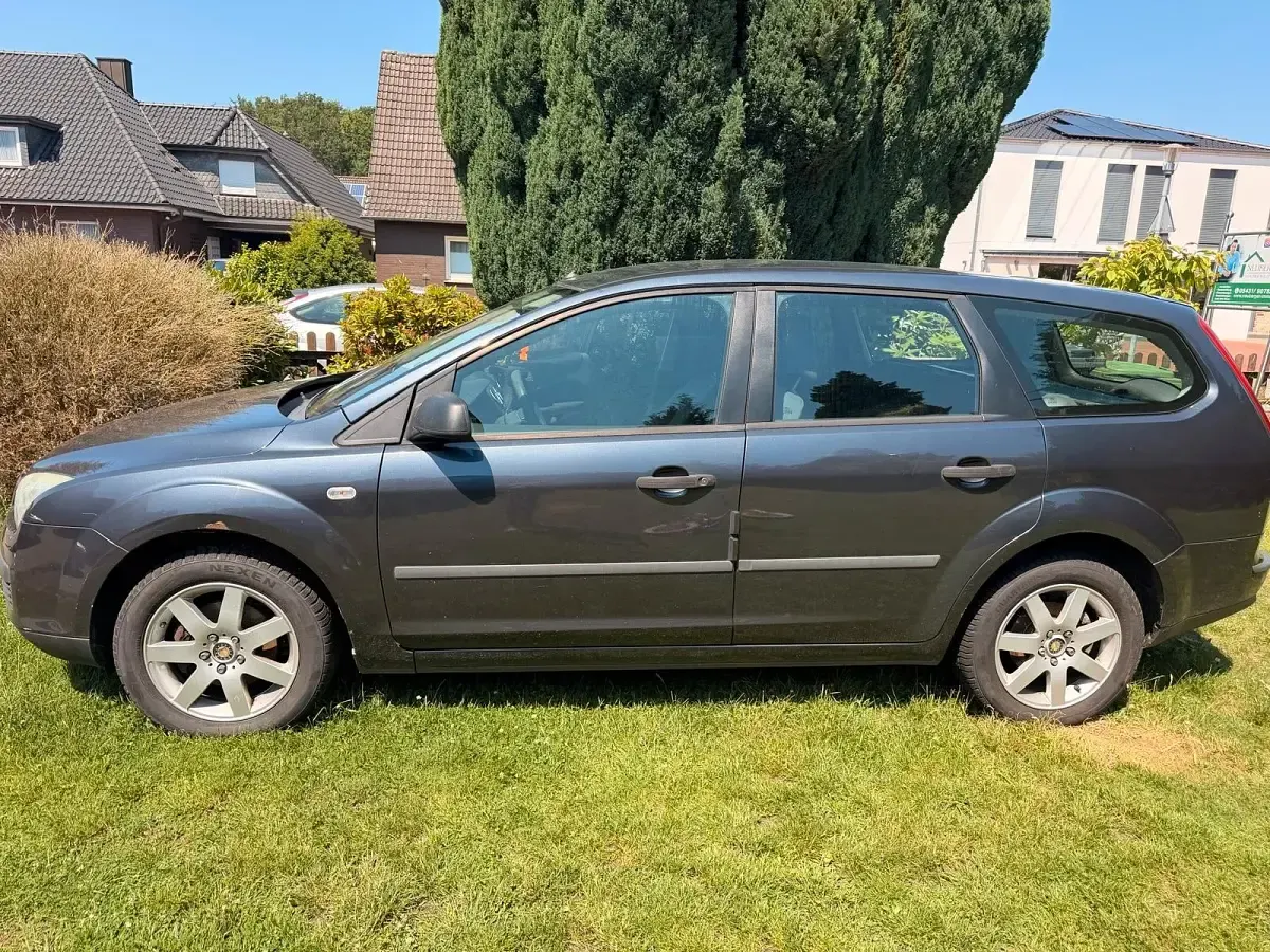Gebraucht Ford Focus 101 PS (74 kW) 2006 Grau Kombi