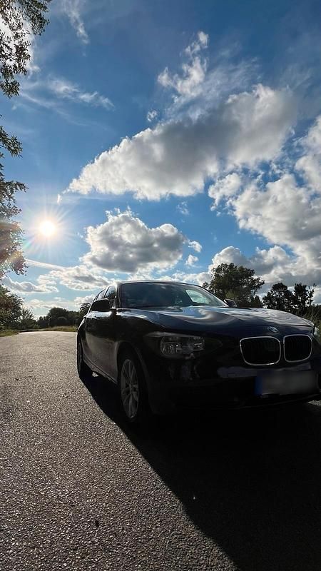 Schwarz Gebraucht 2012 BMW 116 Kleinwagen | 5.600 € (Guter Preis) - Bild 1/4