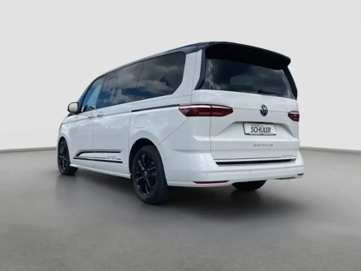 Gebraucht VW Multivan Pro 150 PS (110 kW) 2025 Weiß (candyweiß / deep black perlef) Van / Kleinbus