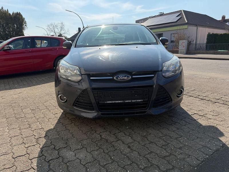 Gebraucht Ford Focus Titanium 116 PS (85 kW) 2012 Grau Limousine