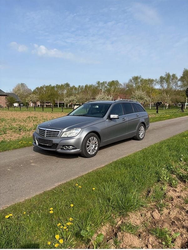 Gebraucht Mercedes C200 Elegance 184 PS (135 kW) 2013 Grau Kombi
