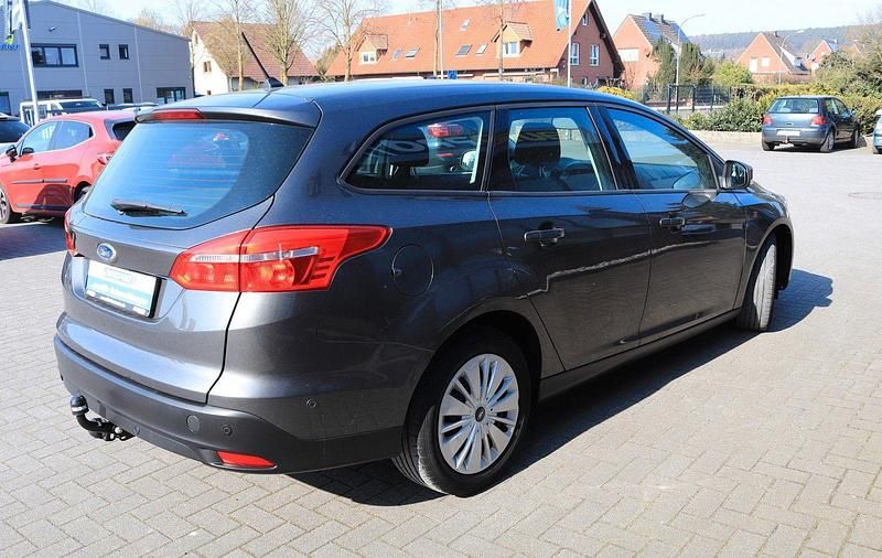Gebraucht Ford Focus Business Edition 120 PS (88 kW) 2017 Grau Kombi