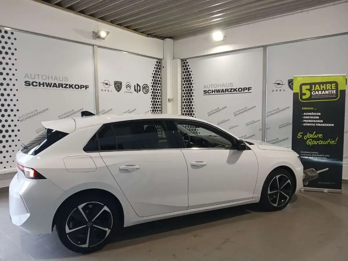 Gebraucht Opel Astra 131 PS (96 kW) 2023 Weiß Kleinwagen