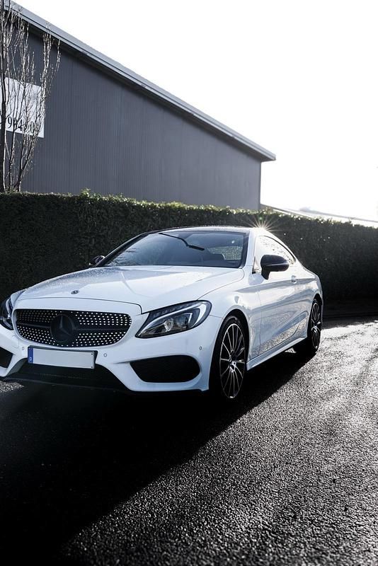 Gebraucht Mercedes C200 AMG line 184 PS (135 kW) 2017 Weiß Coupé