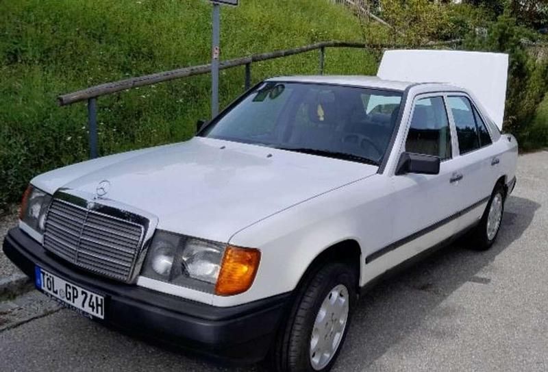 Gebraucht Mercedes 230 132 PS (97 kW) 1989 Weiß Limousine
