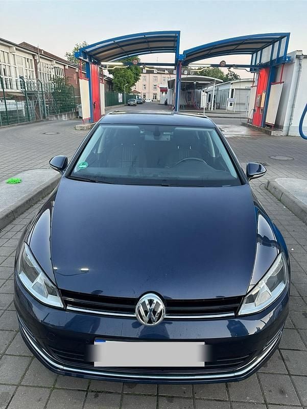Blau Gebraucht 2016 VW Golf VII LOUNGE Kleinwagen | 9.800 € (Guter Preis) - Bild 1/4