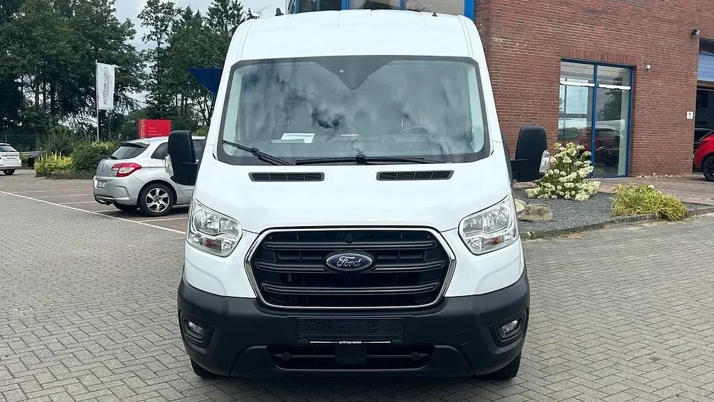 Gebraucht Ford Transit Trend 131 PS (96 kW) 2022 Weiß Van