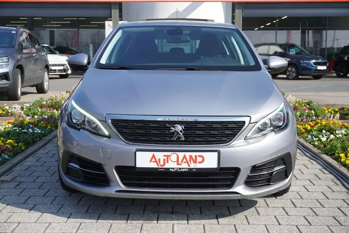 Gebraucht Peugeot 308 131 PS (96 kW) 2019 Silber Limousine
