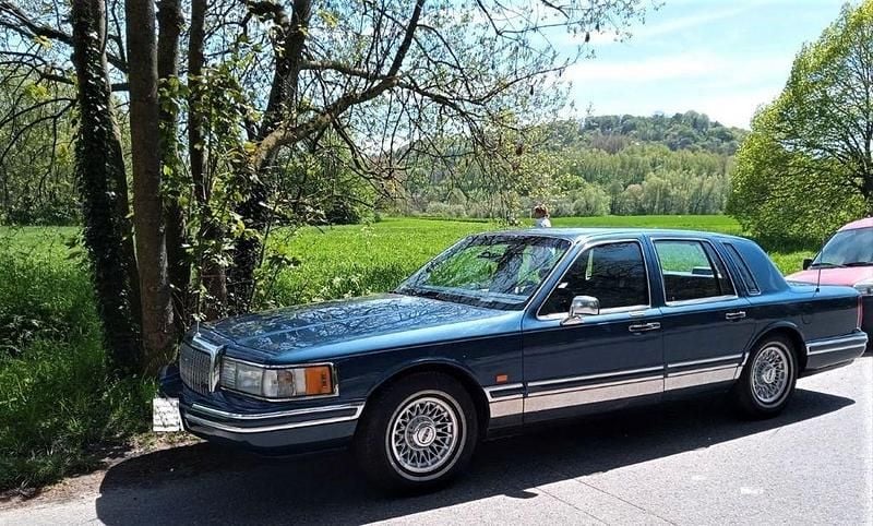 Blau Gebraucht 1993 Lincoln Town Car Limousine | 9.300 € - Bild 1/4
