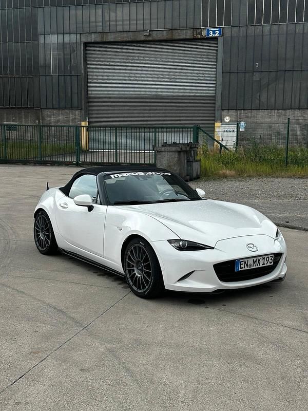 Weiß Gebraucht 2017 Mazda MX5 Cabrio | 18.900 € - Bild 1/4