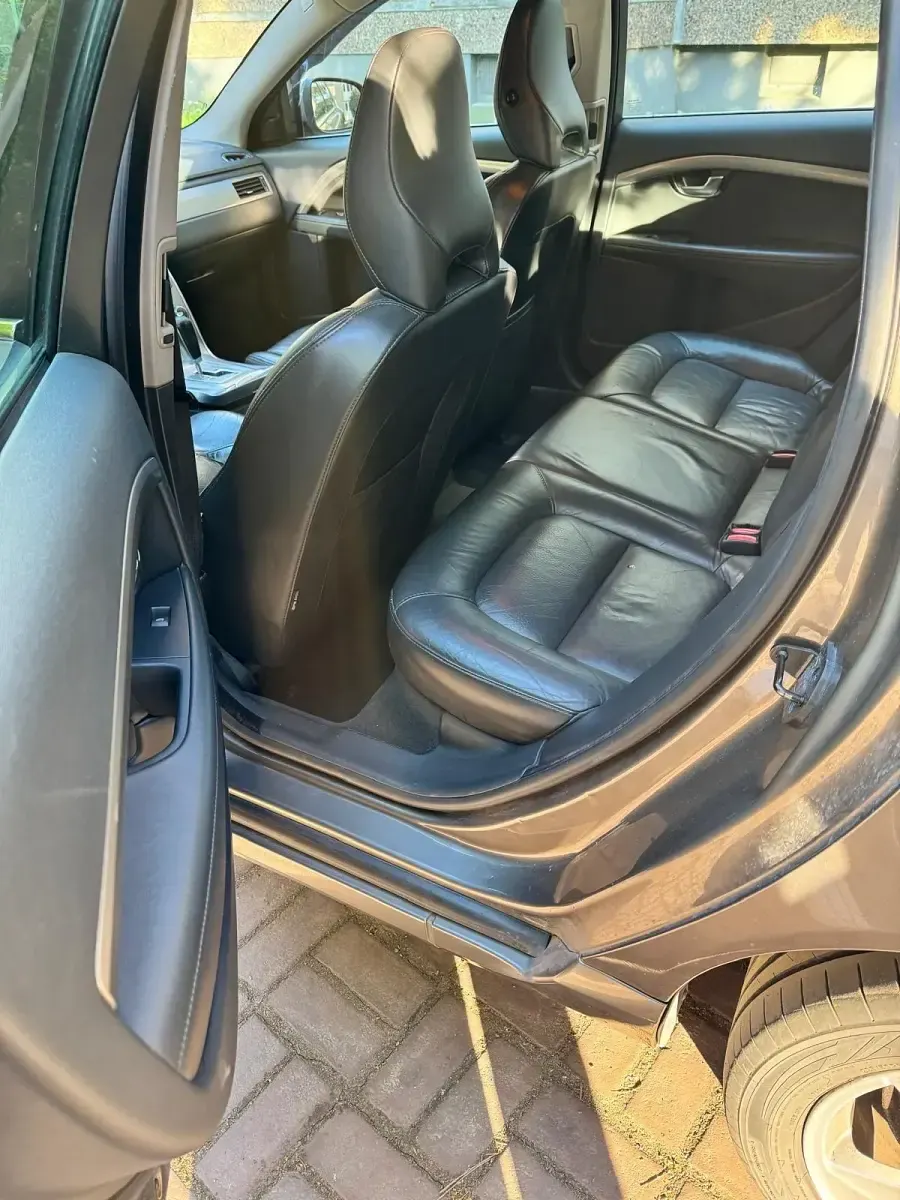 Gebraucht Volvo V70 175 PS (128 kW) 2011 Gold Kombi