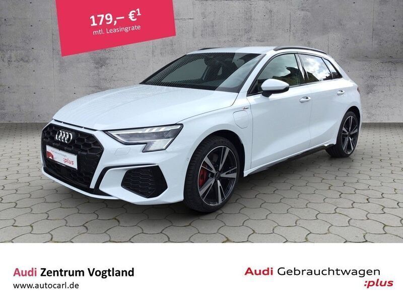 Gletscherweiß metallic Gebraucht 2024 Audi A3 Sportback e-tron S-Line Limousine | 41.980 € - Bild 1/4