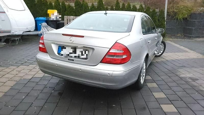 Gebraucht Mercedes E200 Elegance 163 PS (119 kW) 2003 Silber Limousine